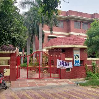 5 BHK For Sale in Sector 33, Noida Image 1